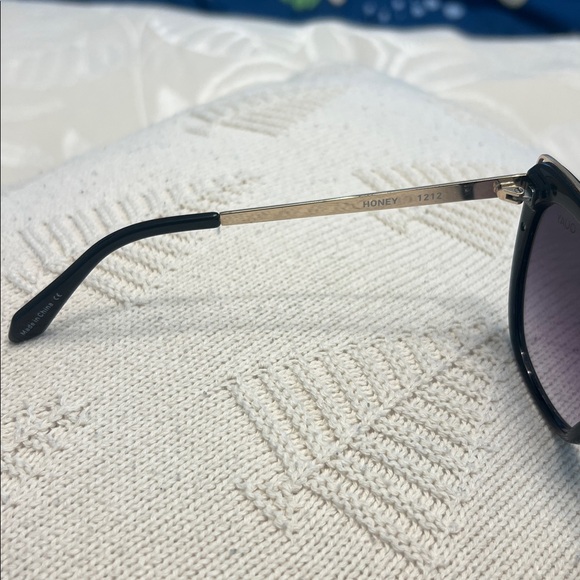 Quay Australia Black Cat-Eye Sunglasses with Gradient Purple Lenses main image 4